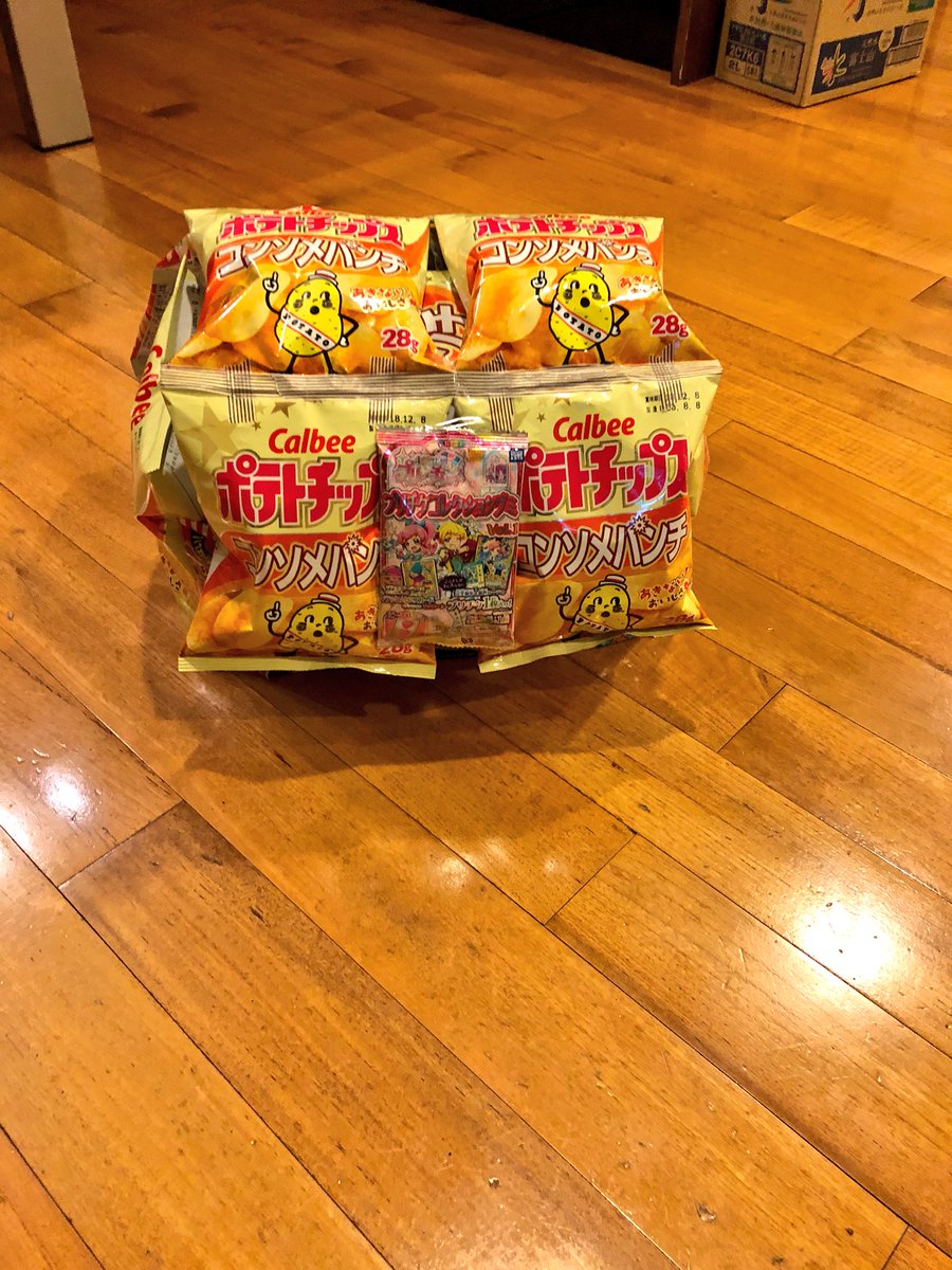 Dugout2C5's tweet photo. #1blo 統制長へのプレゼントはきゃぴきゃぴJKがキャーキャー喜ぶお菓子のリュック https://t.co/RPW6TWy9Vn
