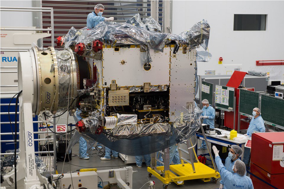 spacegovuk's tweet photo. UK-built #SolarOrbiter is about to leave @AirbusSpace in Stevenage ahead of its journey to Germany for testing. The UK is at the heart of this @esa mission to discover the secrets of our ☀️, due for launch in 2020 https://t.co/pZRj3hpsSF https://t.co/CDCgHRKW4V