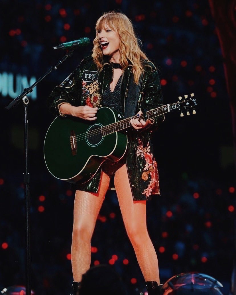 chelsxswift's tweet photo. The element of the B stage this era has been exciting and magical. 
Comment to which B stage song/songs you was there for. 

I attended Manchester Night 1 and I was there for I Knew You Were Trouble. 💚✨ https://t.co/WTTdNlrPWk