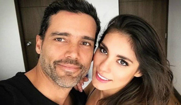 WRadioColombia's tweet photo. #ExclusivaW | Yo no golpeé a Eileen Moreno: Alejandro García >>  https://t.co/9ZKKJbabqK https://t.co/qFNvftBfRT
