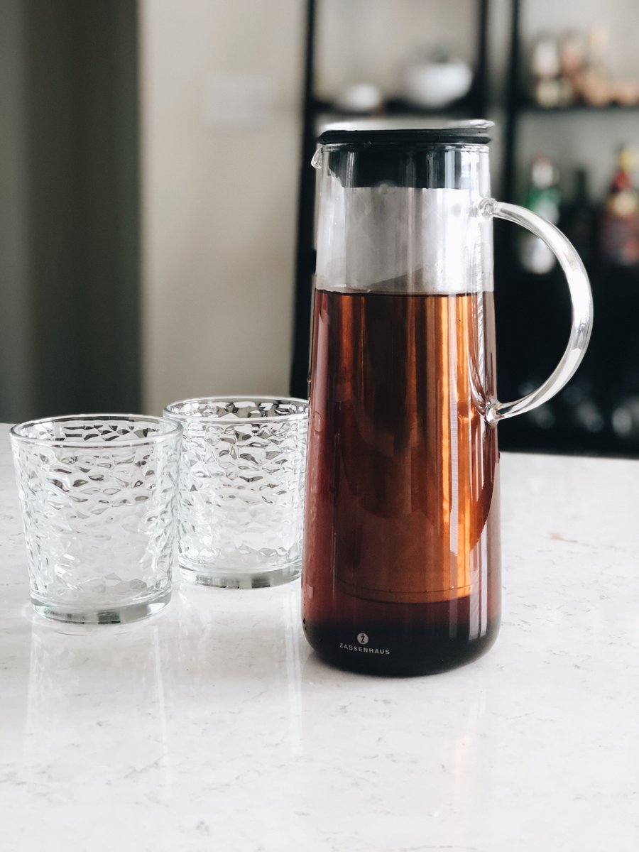 FrielingUSA's tweet photo. Have your coffee hot or add some ice for refreshingly cool iced coffee to start your week! Hot or cold, be sure to serve it in the beautiful Zassenhaus Hot &amp; Cold Brew Infuser. #Frieling #Zassenhaus #Pitcher #Coffee #IcedCoffee #Monday https://t.co/kztB1clOkq
