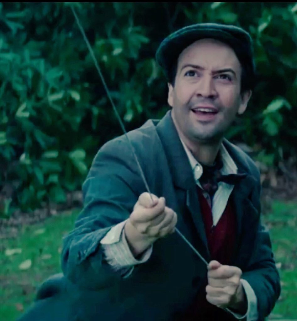 TheSteph0528's tweet image. It’s Lin-Manuel with a key and a kite, you see it, right?? #marypoppinsreturns