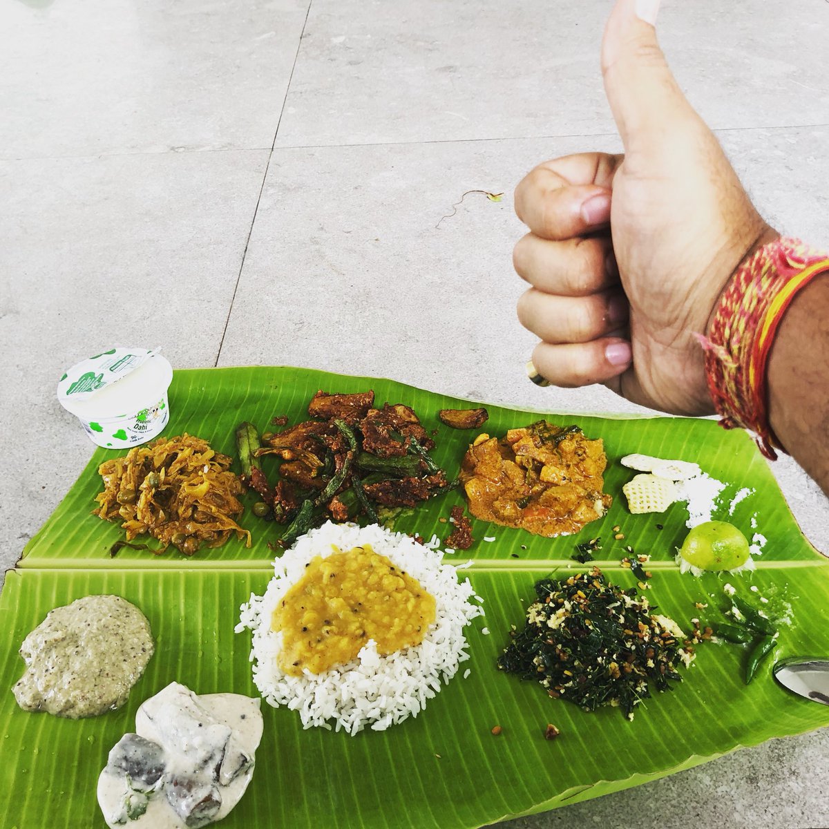 srimisra's tweet photo. That was the awesome #ViswakarmaPuja meal at our #gop plant today! Some of the best Odia veg cuisine you could have are definitely at our #Hatibari & #Gop plant canteens. And #MilkyMoo #probiotic dahi goes perfectly well with it! https://t.co/XFqGNGRGOh
