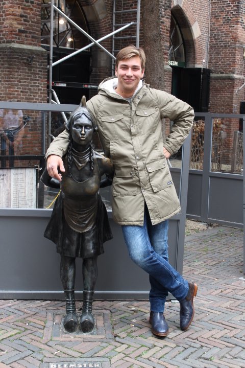 TallPeoplePasso's tweet photo. Knappe lange man in Alkmaar gezien. Hij draagt een jas en broek van Tall People, lang genoeg, uiteraard! https://t.co/RA0LMYGk7f #oudestadvanalkmaar #fnidsen #lange_mannen https://t.co/UlR4fIiRTR