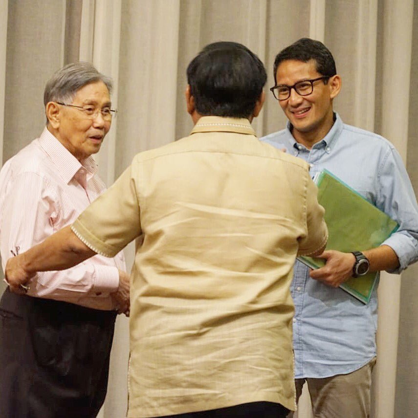 sandiuno's tweet photo. Di usia 82 tahun, Pak Kwik masih peduli akan keadaan ekonomi bangsa. Selayaknya kita yang masih muda jangan sampai kalah semangatnya dengan Pak Kwik. https://t.co/cfqkCxAdXF