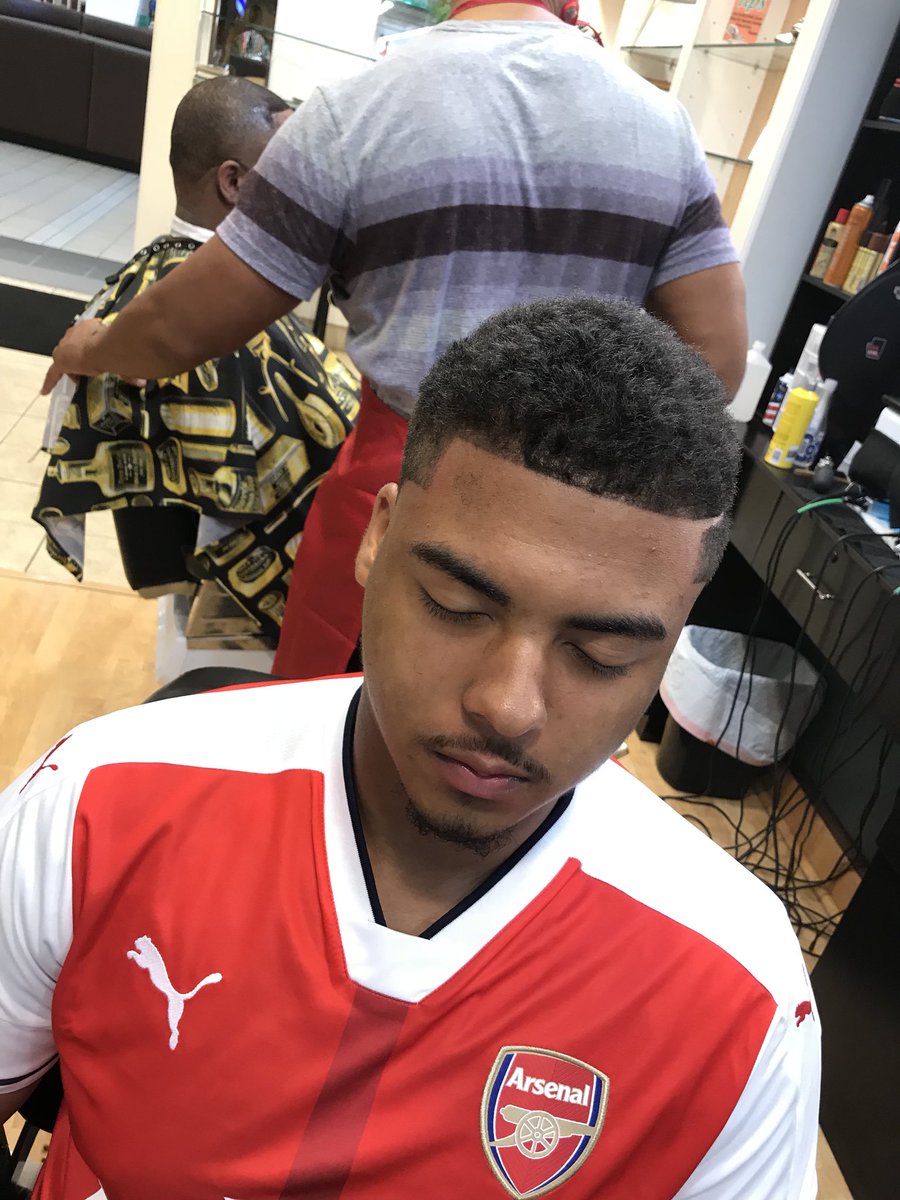 GreatGuy_Hood24's tweet photo. Running off confidence. #G2 #GentlemanGrooming #Classickz https://t.co/mgrYpsUHM4
