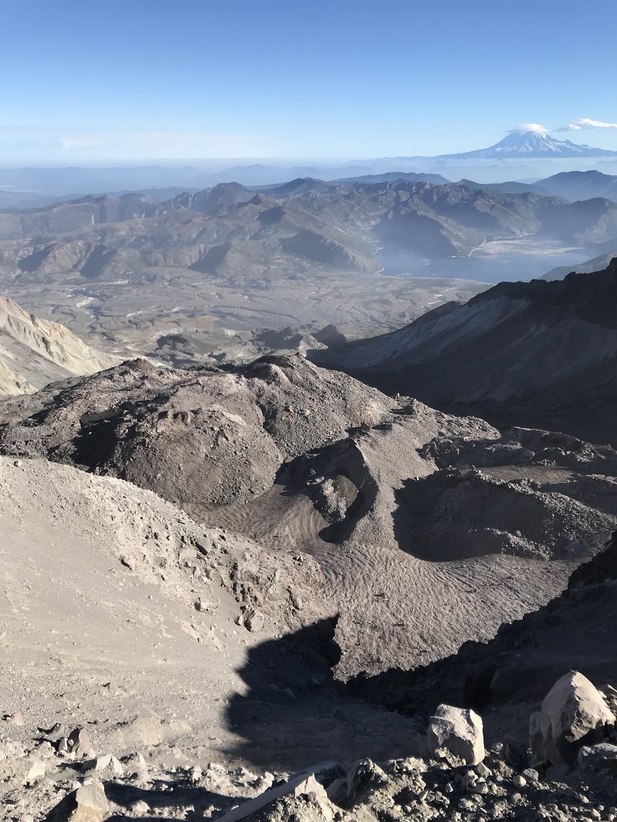 mt_stuart's tweet image. Mt. Adams from Mt. St Helens. Looking towards Mt Rainier from the crater rim.@MtStHelensWA #mtadams#mtrainier