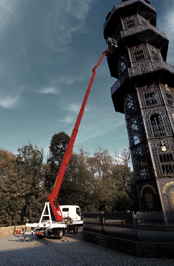 SkykingPlatform's tweet photo. ROAD SHOW: From the 09/10 to the 19/10, we will be taking the Palfinger P250BK around the UK! If you would like to see a 3.5T platform that offers not only unbelievable engineering, huge outreach, easy 1 button set-up controls, home function and much more, contact us today! https://t.co/NYg1X4BGBL