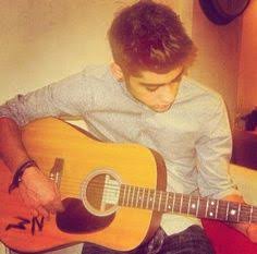 OnlyZaynMalikk's tweet photo. Guitarist https://t.co/51bHT3VwDP