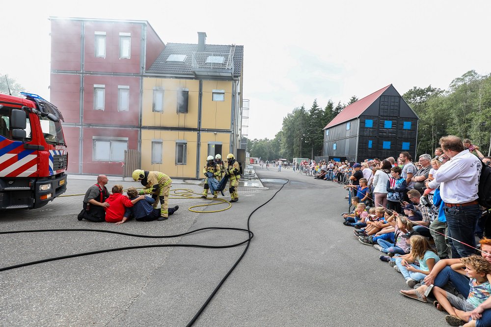 RiskFactoryNL's tweet image. Gisteren was de Open dag #TechnologyBase, met de #veiligheidsdag van  #TwenteSafetyCampus. Duizenden mensen bezochten de #RiskFactory,  kregen informatie over #brandveiligheid en #brandonderzoek en zagen (blus)demo&apos;s. Een zeer geslaagde en zonnige dag, dank voor jullie komst!