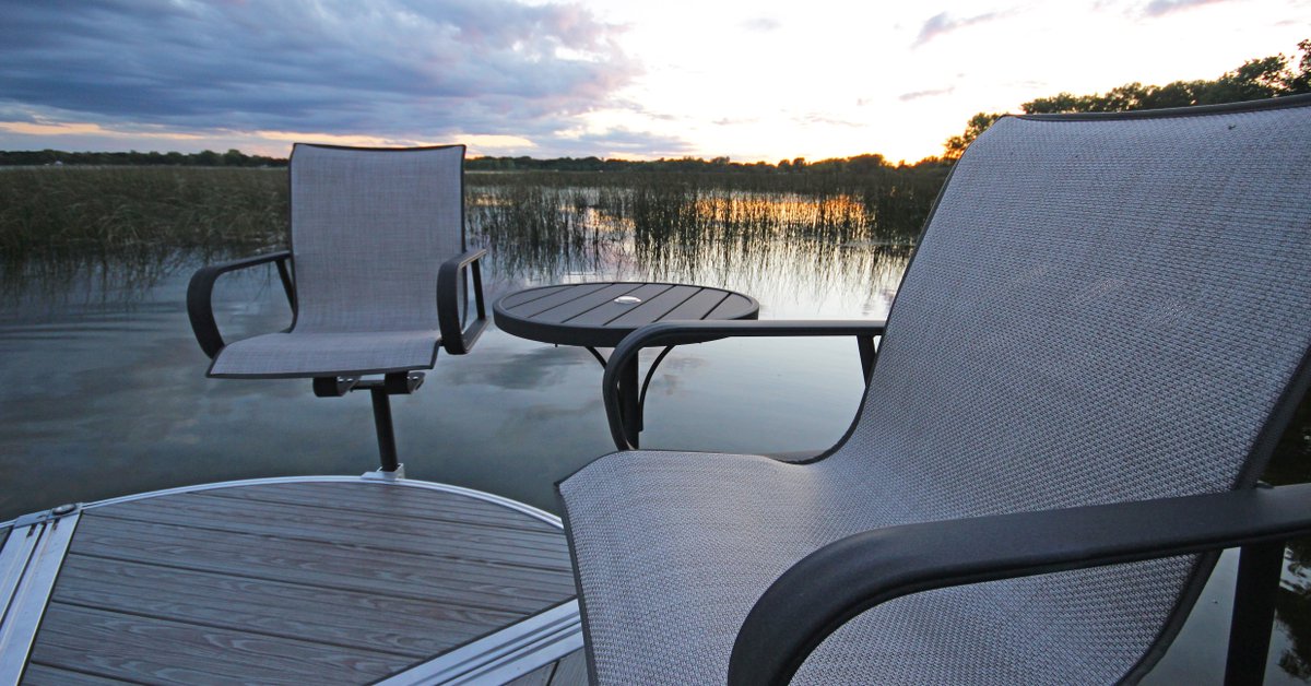 ShoreMaster's tweet photo. Our premium dock furniture offers you a truly unique dock experience – one that you’d expect from ShoreMaster. Available in 5 chair fabric options you get furniture that matches the unique style of our waterfront space. #shoremaster #shoreline #docks #boatdock #boating #lakelife https://t.co/QudSYjdGXt