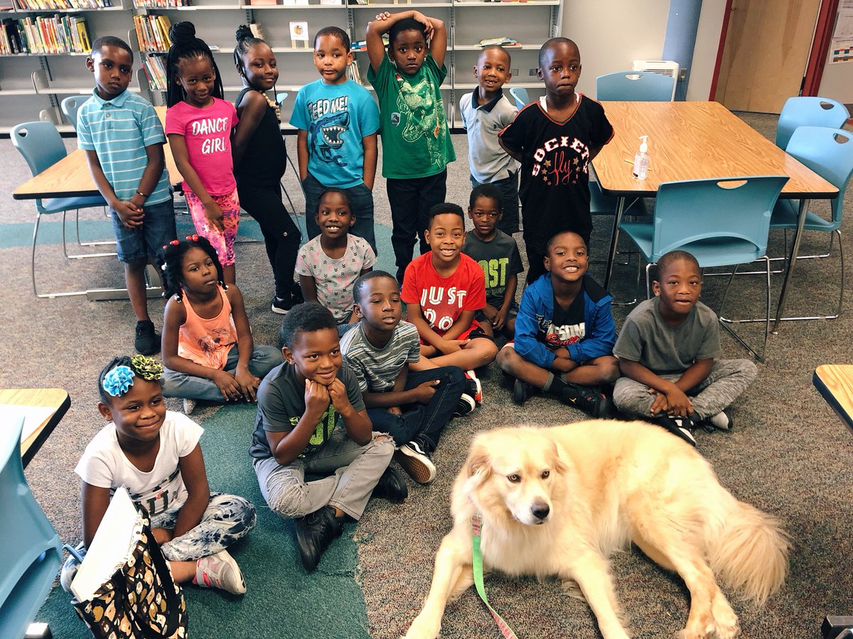 MLK_LIB's tweet image. Libby and Mrs. Calhoun visited the MLK Library today! 🐕❤️📚 #LibbyListens