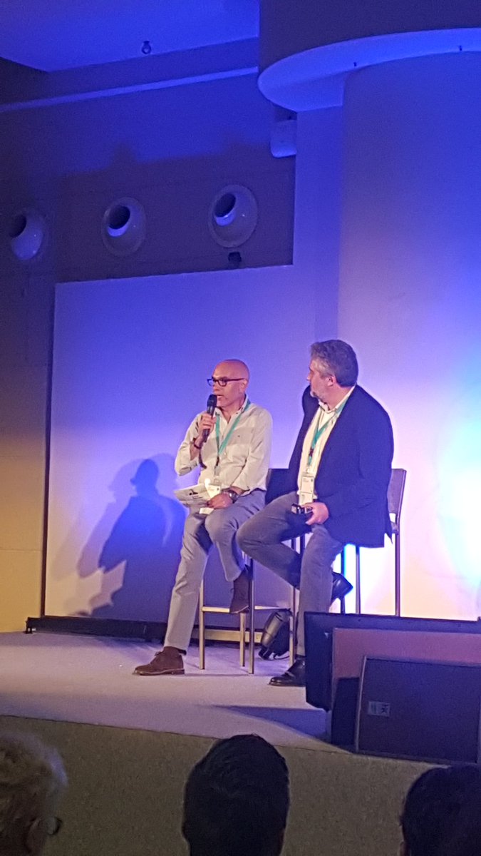 Laura_HerreroG's tweet photo. En Sanitas Dental estamos de suerte. Tarde magistral en Sevilla, de la mano de @alexroviracelma @retailmeeting. @SomosSanitas #DentalEstáDeModa #GetAhead https://t.co/3PqXR4HtuY