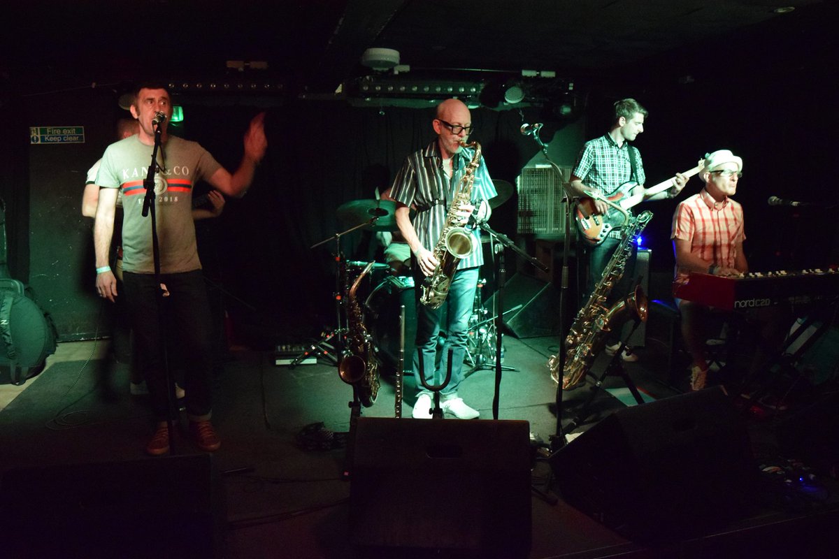 breadrosespub's tweet photo. TONIGHT: #LiveMusic from the returning @genedraytonunit doing the Hammond &amp; horn thing in a way that references the 60's, but is at the same time thoroughly modern. With support from Dr. Bird aka @bobby_tarlton
9pm - FREE ENTRY

#musicvenue #claphamcommon #londonpubs #fridayvibes https://t.co/EhtdSu2Ju2