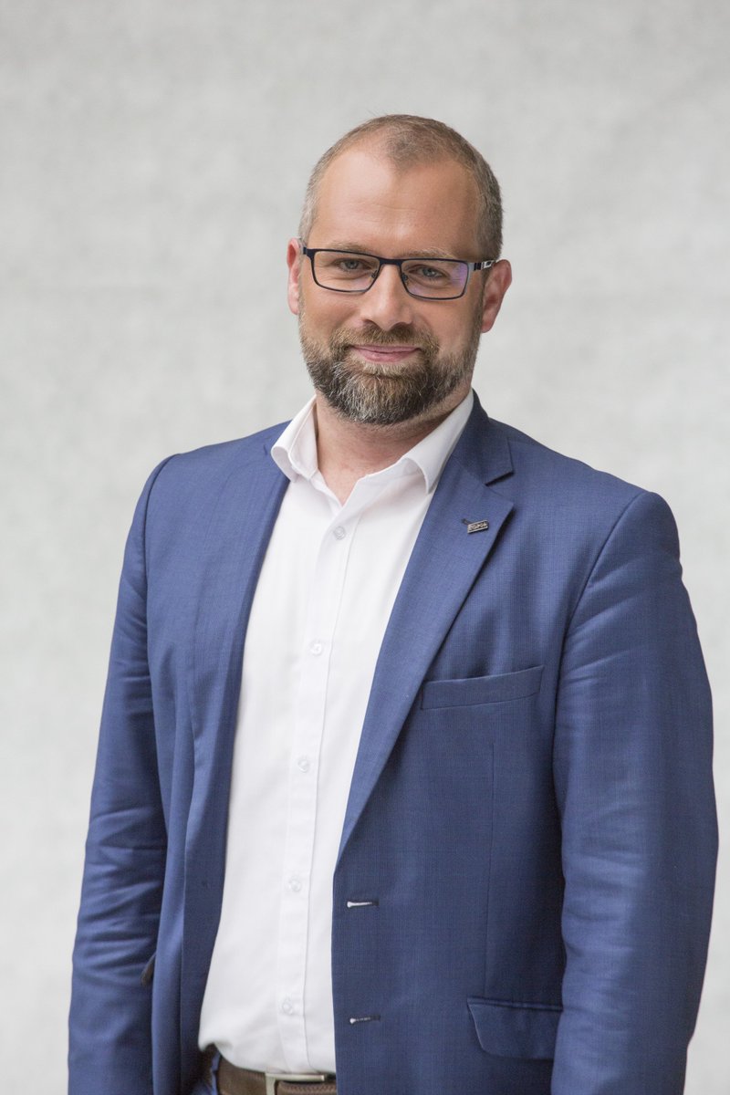 TOP09Plzen's tweet photo. Představujeme vám @radoslavskarda, našeho kandidáta na starostu a dosavadního místostarostu Městského obvodu Plzeň 3. Co se mu povedlo a co plánuje? Podívejte se na video -> https://t.co/Zn7NA1qjh6 #plzenskatopka #plzenjakmabyt #plzen #volby https://t.co/m6Drrs60oY