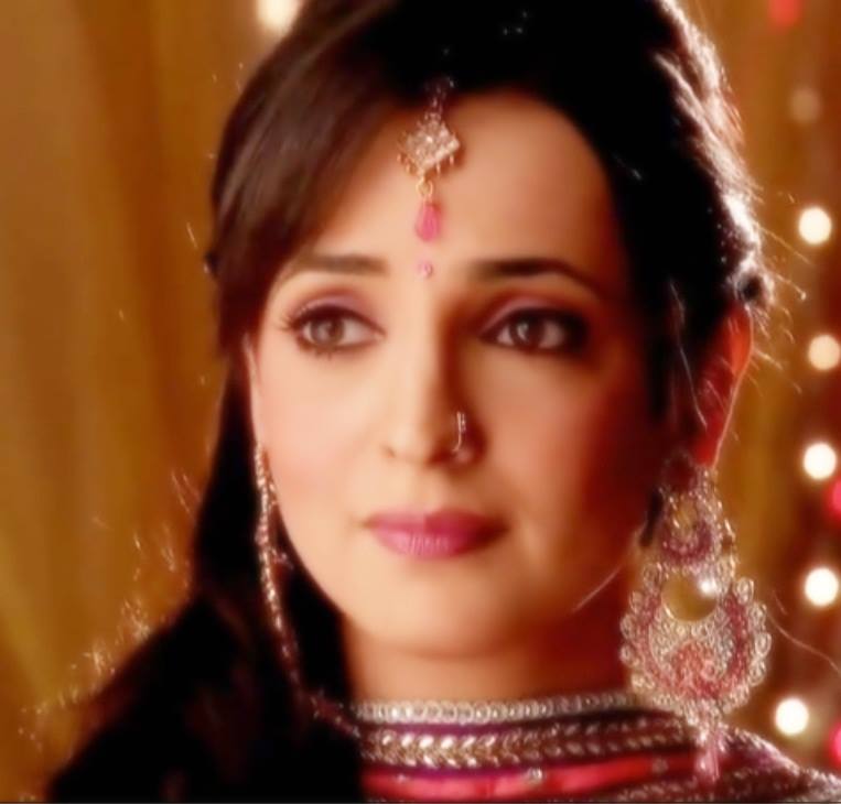SoniyaSc's tweet photo. May this birthday be filled with lots of happy hours and also your life with many happy birthdays, that are yet to come. #HBDSanayaIrani https://t.co/vFNUqYmGQ5