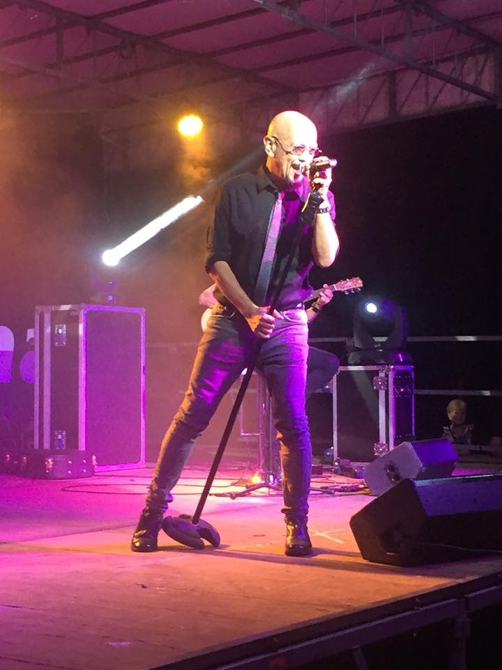 OfficialJoeeJoe's tweet photo. @enricoruggeri live @ #Muggiò (MB) 15.9.2018 #SetAcustico #VillaCasati @ComunediMuggio #EnricoRuggeri #Joeejoe https://t.co/g9K9iJN7lE
