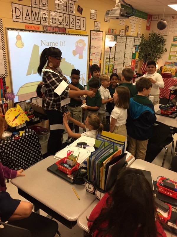 MsBFrazier's tweet photo. Learning about adjectives by labeling our teacher with descriptive traits. #LearningisFun @SCCPSS @georgiadeptofed @AnnLPGA https://t.co/DNYFQTgoMH