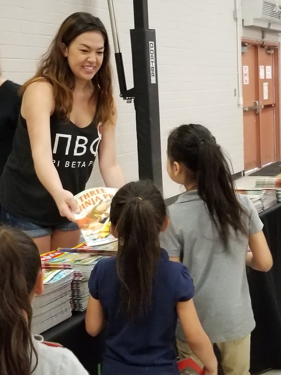 kidsneedtoread's tweet photo. Books for kids! We always appreciate the help of our friends at Pi Beta Phi Phoenix Alumnae Club during KNTR's #PageCoach visits! https://t.co/qOVeJnKFNz