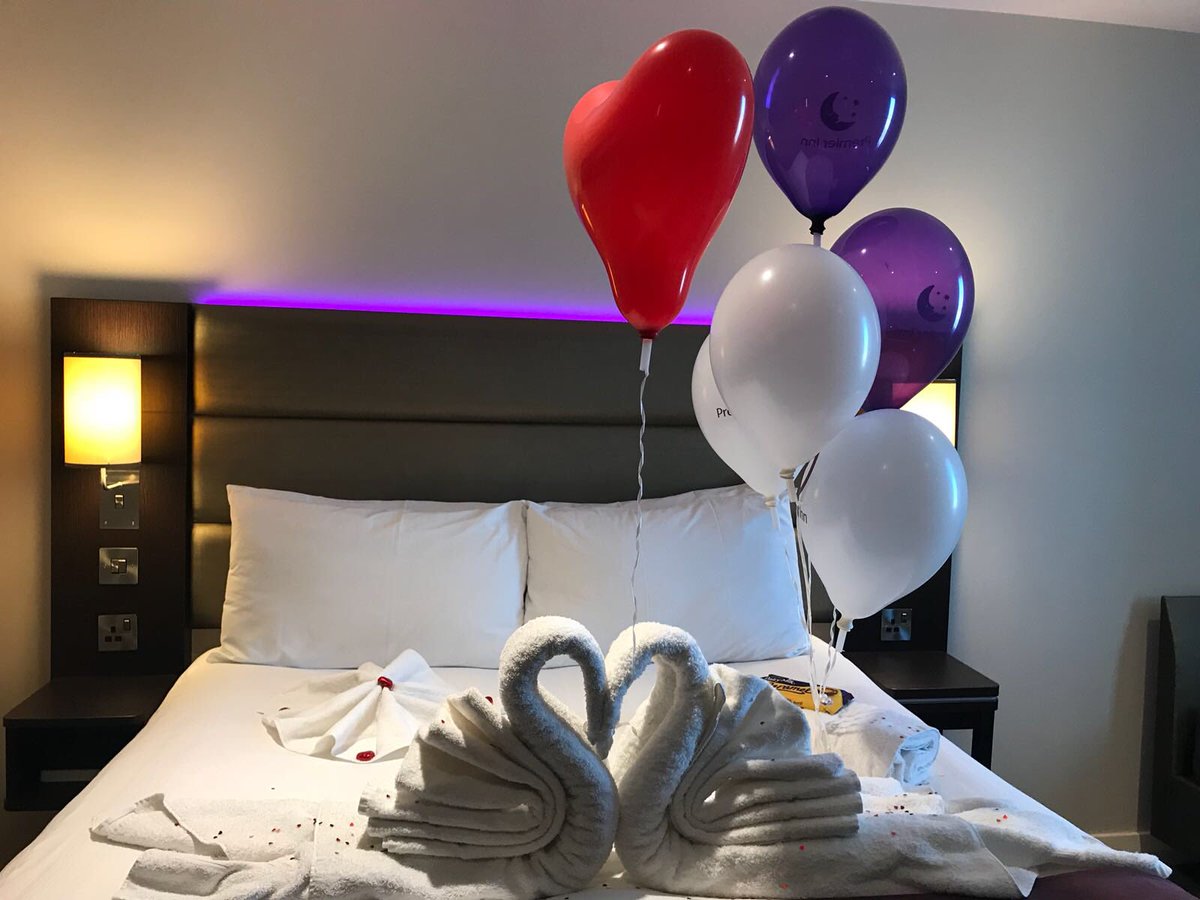 A romantic setting for our Honeymooners at PI T4 <a href="/SzewinskaD/">Szewinska Dmello</a> <a href="/bikramheathrow/">Bikram Shreewastav</a> <a href="/SeanDrury10/">Sean Drury</a> @CheethamPi <a href="/LauraEvans81/">Laura EvansWrobleski</a> <a href="/JustynaWojcik2/">Justyna Wojcik</a> <a href="/pi_ht4/">PI HT4</a> @airportsmiles