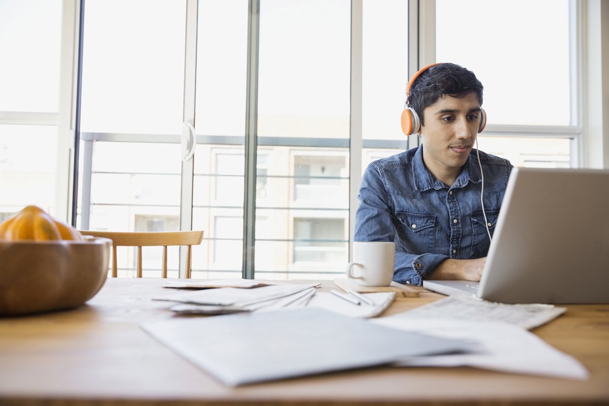 HMRCgovuk's tweet photo. VAT registered businesses with a taxable turnover above the VAT threshold (£85,000) will need to keep digital VAT records and send returns using #MTD compatible software from April 2019. Find out more  #Smartergov
https://t.co/BvOsdtAByK https://t.co/ml4fCAnQj0