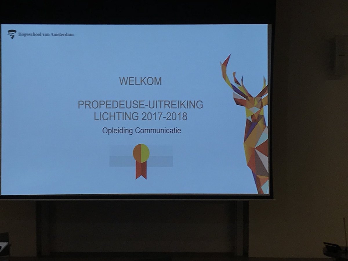 Liesbethtu's tweet image. Bij @HvA voor #propedeuse uitreiking #communicatie voor oudste dochter #trots