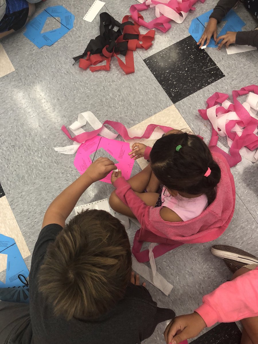 justjulie44's tweet photo. @MViTElementary celebrating 50 years with fun events including a kite assembly and kite making! #simischools https://t.co/89aoU8U4LR