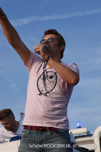 rockzinenl's tweet photo. Diverse optredens van de @vliegenvrienden in #Eindhoven nu in een foto verslag op RockZine: https://t.co/4mJZLbtsZ0 Met @feddelegrand, @kraantjepappie, @DiggyDex, @MAAN en @coenensander  #NuWeErTochZijn https://t.co/eRZRI0SeIv