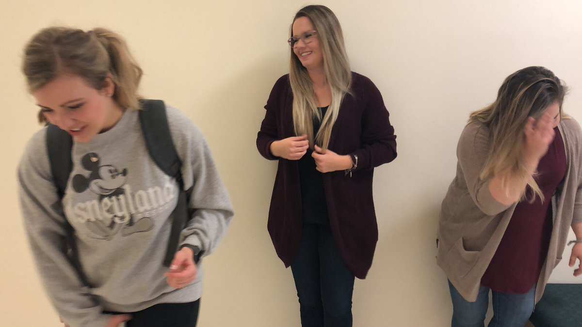 TeacherSarah96's tweet photo. Blooper 1,304,568 from our Marzano Commercial on Questions &amp; Cues! #wsuvedtech https://t.co/xrHicVCUTB