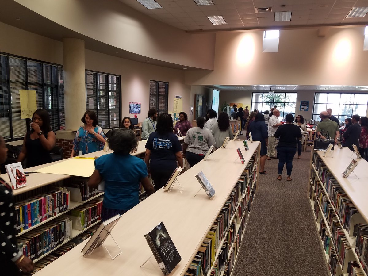 Alkren62's tweet photo. Yowzah! What an amazing, energetic group of #educators we have in @AliefISD today! These #differencemakers are modeling how they will bring #sparks of #positivity to their #students EVERY day! #sparks #connectb4content WE don't just #sitandget WE #create & #experience ๐๐#nedrp https://t.co/8u8Jhw57oc
