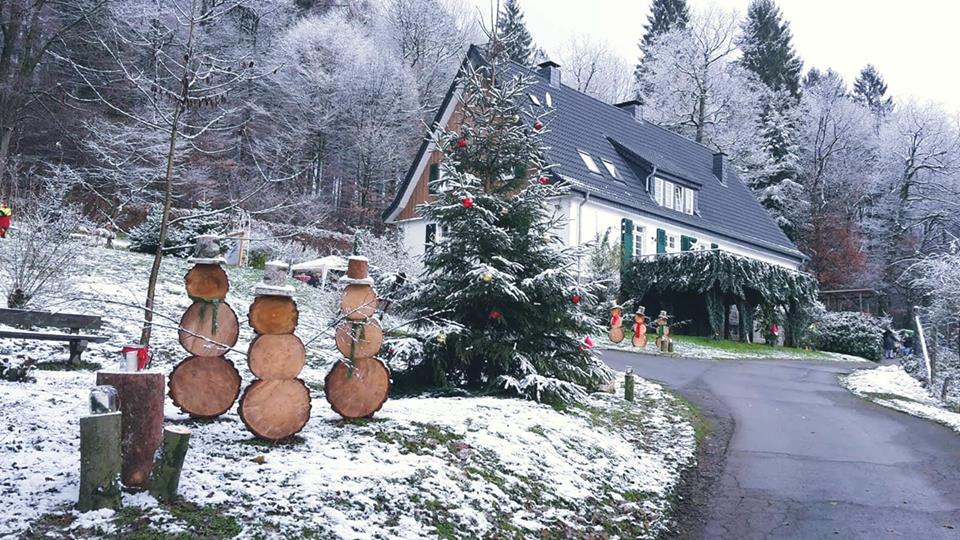 AReichshof's tweet photo. Impressionen vom #Adventsmsrkt in #Reichshof 2017 ❄☃️🎄 #Handgemachtes #Handmade #Advent #Weihnachten https://t.co/WHQAofWByq