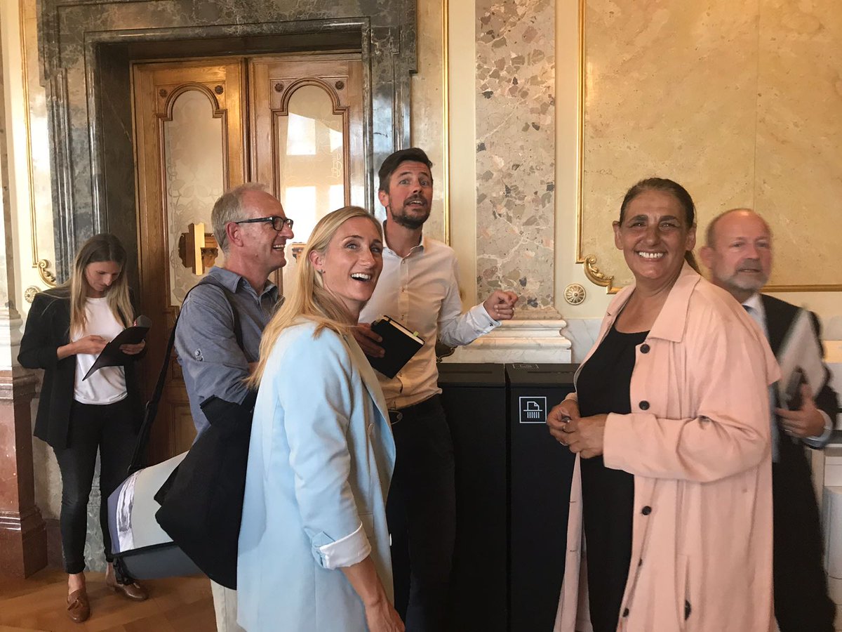 Sportpolitik live heute in der Wandelhalle. PR für eine gute Sache @gosnow_ch Schweizer Schneesportinitiative.