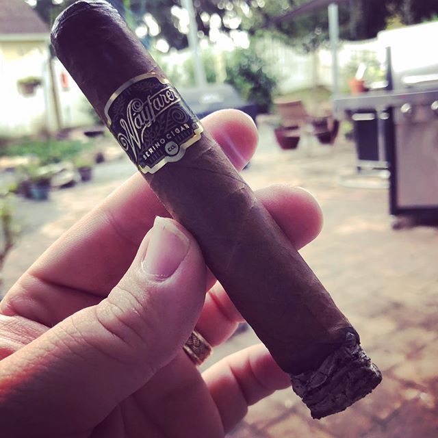 I’m really digging this @serinocigarco Wayfarer in the robusto size @carsonanthony #cigars #cigar #bullsharkapproved ift.tt/2PMGtBB