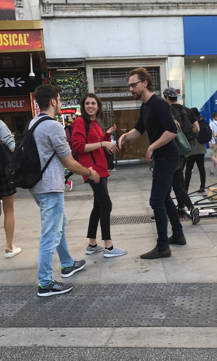 WorldHiddleston's tweet photo. Tom Hiddleston today in London with a fans

Via Milklover on Tumblr https://t.co/Id7byhKtHf