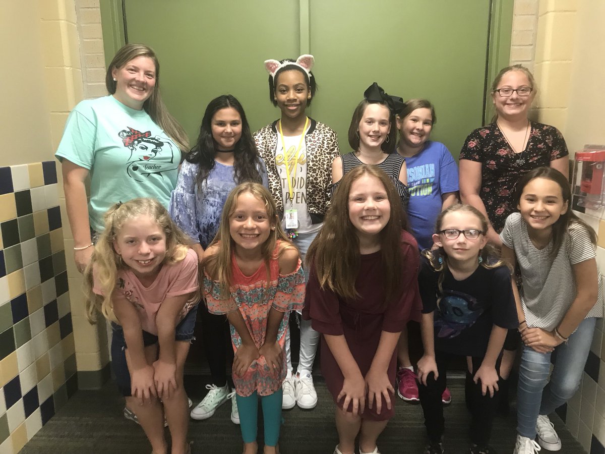 WiedemansWords's tweet photo. Our inaugural meeting was a huge success :-) #CECheetahs #ceyearbookjournalismclub2018
Can’t wait to see what is to come. These bright young ladies were full of amazing ideas :-) #cheetahchat https://t.co/iqXE0XlDWu