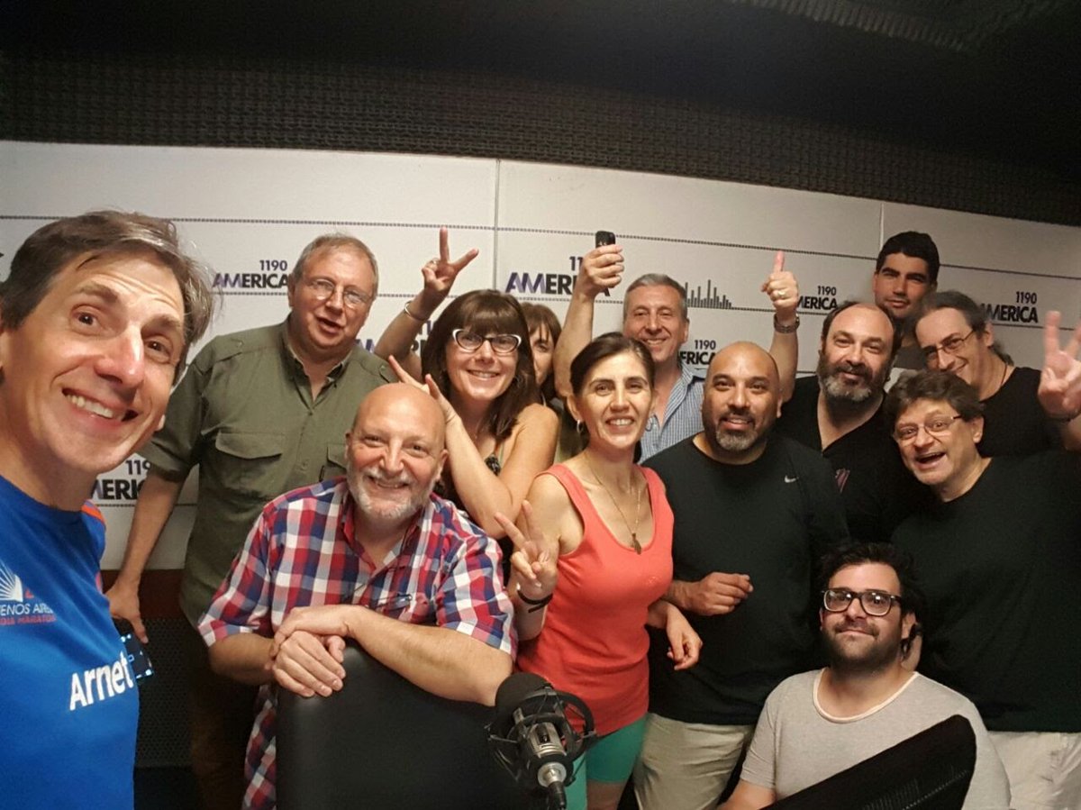 Esta es mí última foto junto a Martín, el 21 de Diciembre de 2016, el día de la última transmisión de <a href="/1190America/">1190 América</a> Más de 30 años compartiendo radio y momentos familiares. Generoso, leal y con códigos. Te voy a extrañar Tincho. Tengo mucha bronca pero no con el. QEPD