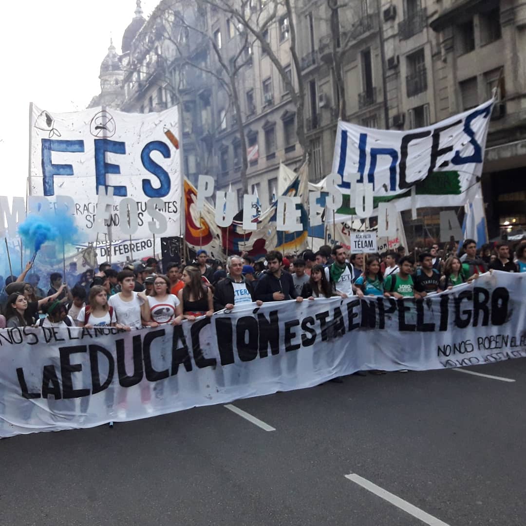 FesNacional's tweet photo. #AHORA Movilizamos de Congreso a Plaza de mayo. A 42 años de la noche de los lápices #LaEducacionEstaEnPeligro https://t.co/binbsSHdAF
