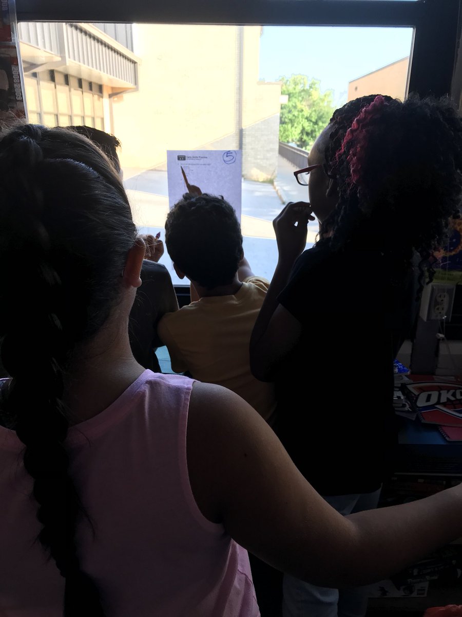 AWoodLovesMath's tweet photo. Coronado Heights, Putnam City, Ms. Dilley’s 4th Grade students involved in mathematical discourse with their #bigideasmath! https://t.co/StC8WXWe9j