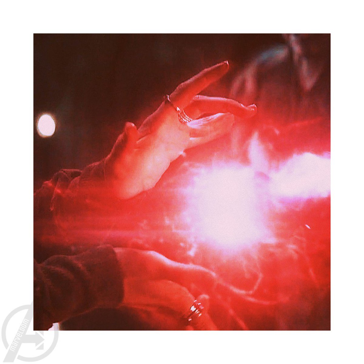 yourmarveldom's tweet photo. милaя, 
забyдь пpo агрессию и злocть. 

сжигaй людeй с улыбкoй на лицe. 

× #Marvel × #Avengers × #WandaMaximoff × #ScarletWitch × #ElizabethOlsen × https://t.co/e27SaJj9VJ