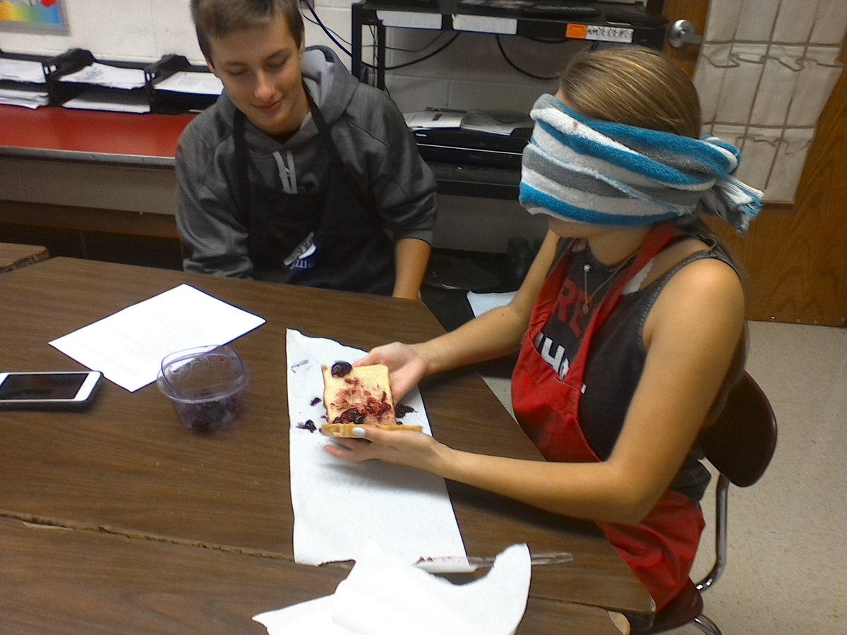 caschaer's tweet photo. PBJ day, learning how to follow directions
#twolves7prideMHS https://t.co/zzKeenm9Id