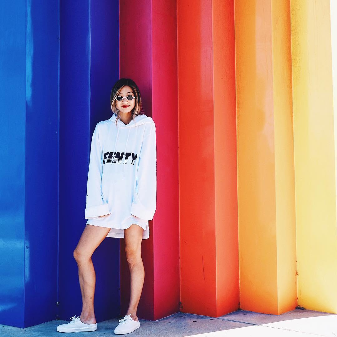 FENTYXPUMA's tweet image. Stand out from the rainbow in #FENTYxPUMA! ri-hanna.io/fentyxpuma 🌈 IG: emilymen