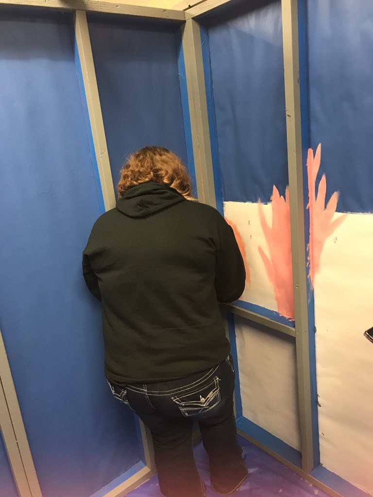 KilldeerRobotic's tweet photo. Booth is starting to come along😍 #BESTrobotics #bisonbest #Thanks2BESTrobotics #BESTRobotics2018 #BESTRobotics25Years https://t.co/GziyFiHjLl