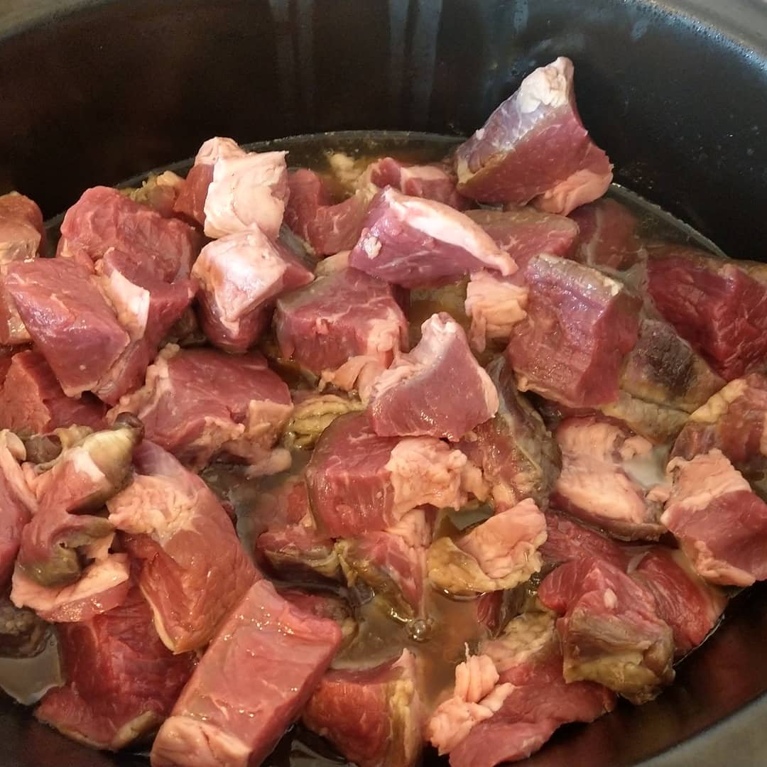 covertcarnivore's tweet photo. Monday's beef stew! Marrow bones, red wine and a ribeye bone slow cooked overnight. This morning added 1.5kg of brisket. Slow cooked for 8 hours and then eaten. It was delish. 

#Carnivore #keto #onlymeat #meatheals #zerocarb #brisket #beef #stew #bones #broth https://t.co/XkUH9BABkT