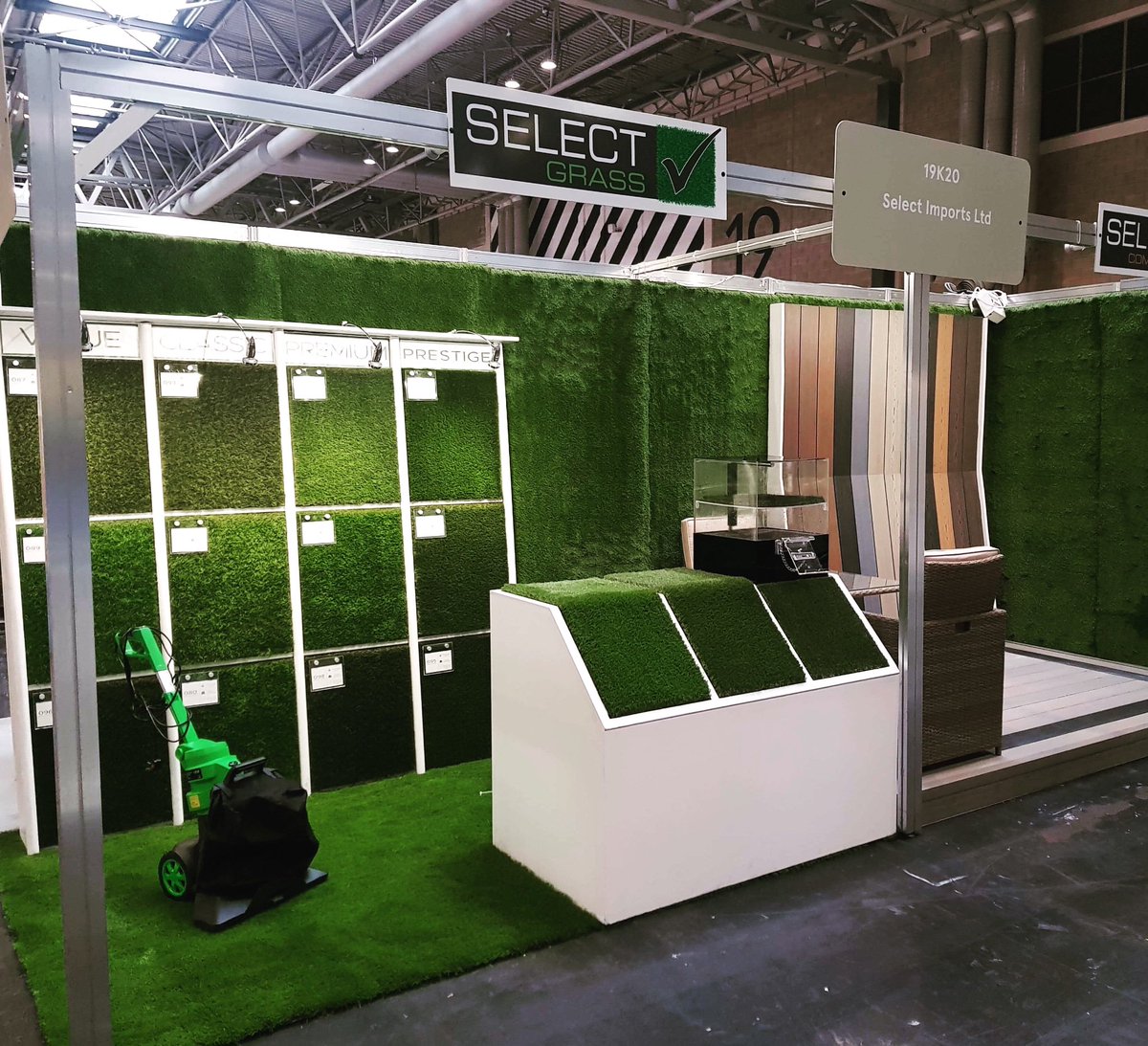 Selectgrass's tweet image. Our stand at Glee NEC last week, and we’re all set up and ready to go for The Landscape Show @ Battersea Park! We are stand E65, come and say hello 👋 #landscapeshow #battersea #batterseapark #trade #tradeshow #artificialgrass #artificialturf #syntheticgrass #syntheticturf