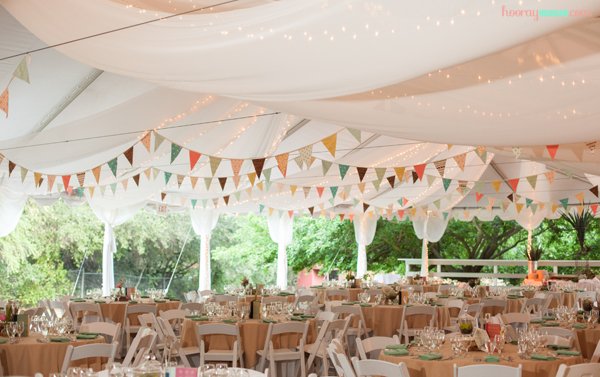 lightalanternSA's tweet image. It doesn't matter what the question is, the answer is always "bunting"! It's such a delicate staple for a romantic affair you'll swoon over. 🔻🔻🔻 Get yours! Only R60: lightalantern.co.za/collections/de… #bunting #party #paperdecor