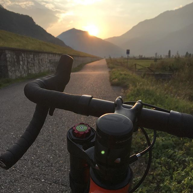 mmondora's tweet photo. Ulula e biancheggia il sol #cannondale #forceone #slateforcecx1 #valtellina #alps #muntagnina #colmen #mtb https://t.co/XXyyKbaDWh https://t.co/Aalsv8rCht