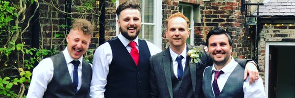 theanalogkid00's tweet photo. @AshHinchy Which one are you then? The ginge with the forehead that starts at his arseole, the one on the left with a head full of pubes, the fat Mumford &amp; Son wannabe or the fuckin midget? https://t.co/yGPrmjTILL