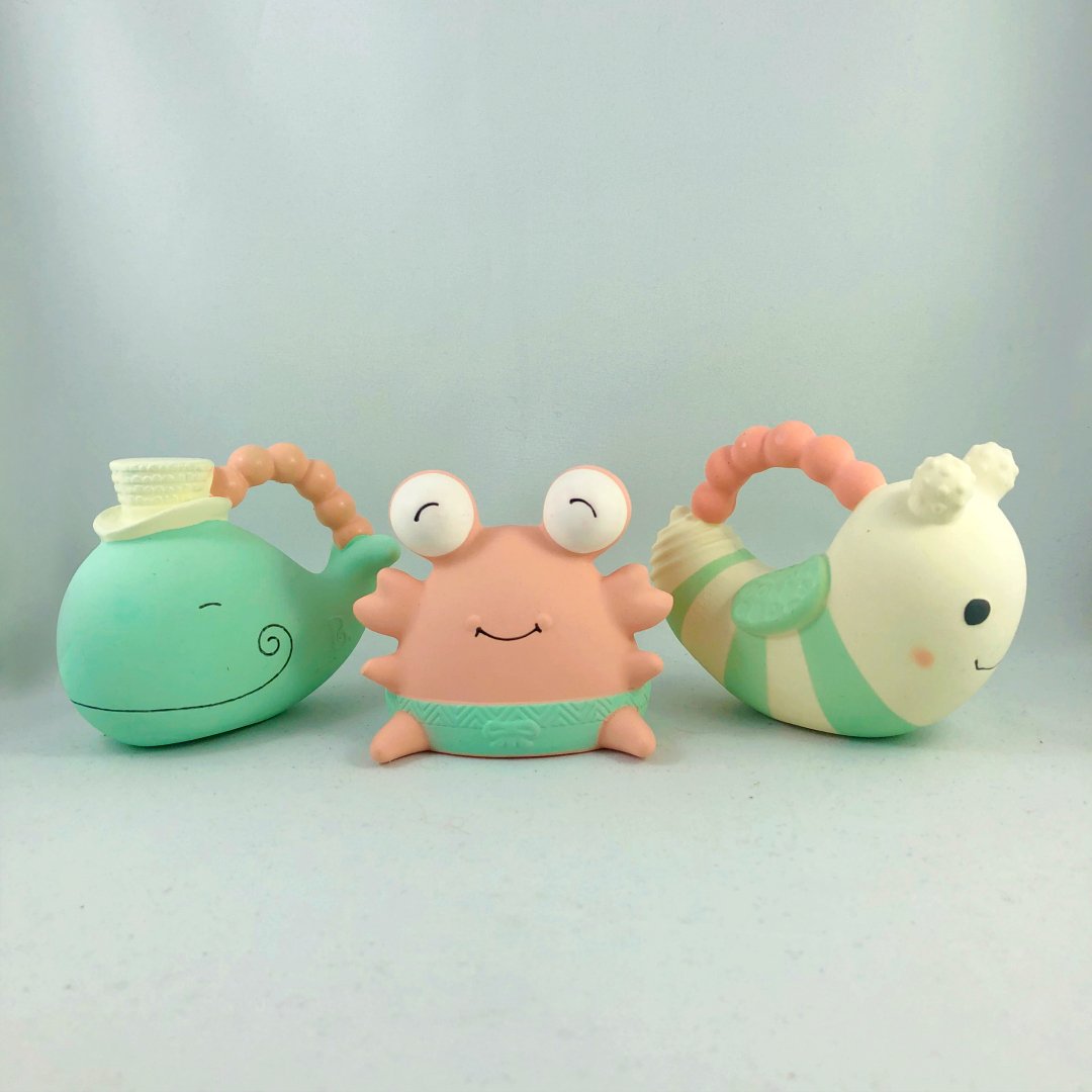 KaboodlesYYJ's tweet image. Now how adorable are these sweet little teethers?! 
I just can&apos;t decide which one I love the most! 
Lots of new baby toys are in at @KaboodlesYYJ 

#babytoys #teethers #toys #kaboodles #kaboodlesyyj #kaboodlestoystore #yyj