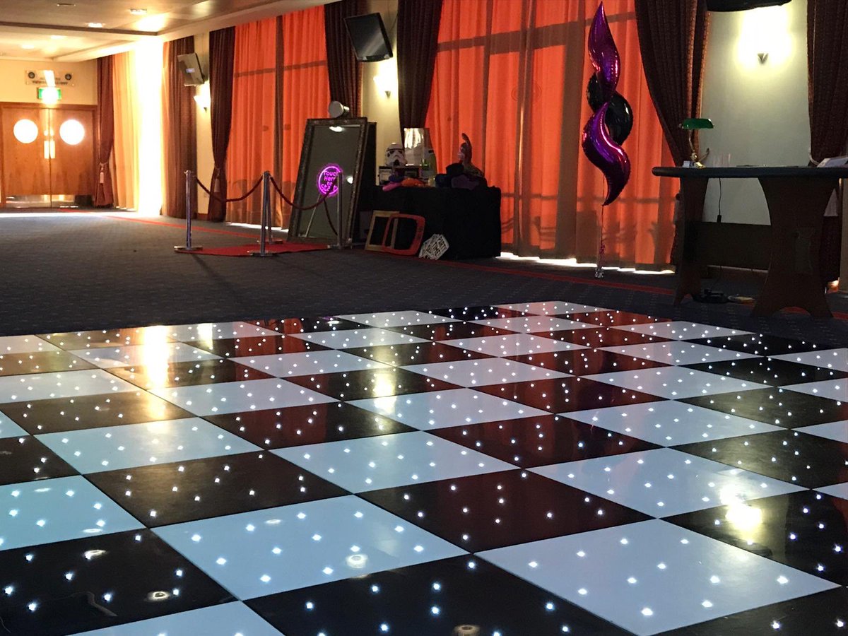 Tonight we are sponsoring The North of England Wedding Awards 2018. A huge congratulations to all the finalists! 

We hope you all enjoy our mirror photo booth and the starlight dance floor this evening #NOEWA <a href="/wedvenuelight/">Wedding Venue Light</a>