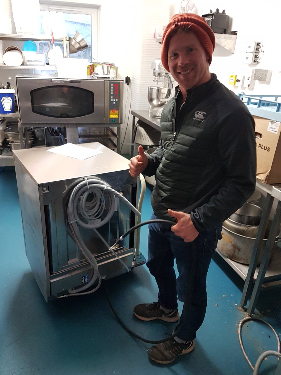 HWW_Fraser's tweet photo. helping install the new FX-10B with Fraser Potter from #lovevents #HappyCustomer https://t.co/lNorepPFMU